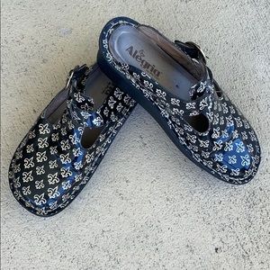 Professional Algeria Fleur de Lis Clogs